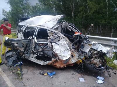 El automóvil Toyota Ist involucrado en el accidente en 25 de Diciembre, este miércoles.