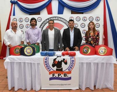 Los representantes de las instituciones que organizaron la campaña.