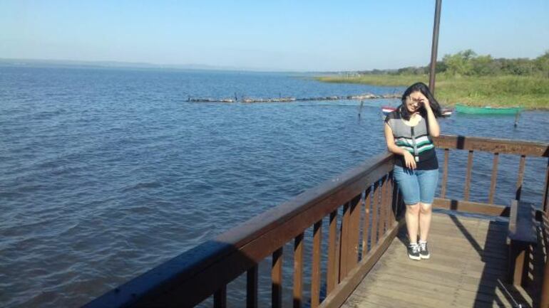 Isa vive en Ypacara&iacute; con su novio y su familia.