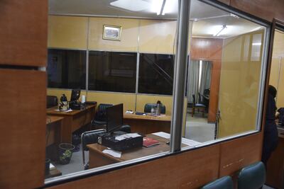 En la oficina de la Defensoría  Pública se pueden ver las sillas vacías.