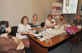 marlene-sosa-lugo-wilma-ferreira-lidio-ortiz-aida-lara-efrain-enriquez-gamon-y-rodol-fo-gomez-moreno-en-el-panel-sobre-agustin-barboza-que-se-re-193951000000-547410.jpg