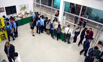 Decenas de estudiantes visitaron ayer la Feria del Libro “Caaguazú Lee”, que se cierra hoy con un interesante programa de actividades.