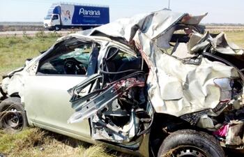 el-automovil-quedo-destrozado-luego-del-grave-accidente-rutero-en-el-que-una-persona-perdio-la-vida-y-otras-tres-resultaron-con-lesiones-de-importanc-232240000000-1621705.jpg