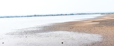 El  lago Ypacaraí retrocedió 18 metros de la costa en setiembre. Un grupo de empresarios y autoridades desean aprovechar la bajante del caudal de agua para realizar un dragado.