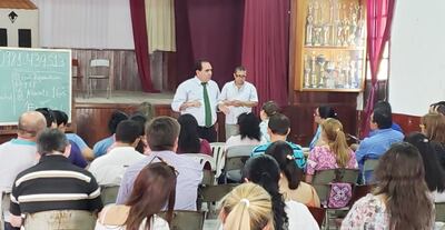 En asamblea, miembros del Sinadi decidieron ayer pedir la destitución de Eduardo Petta del cargo de ministro de Educación.