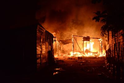 El incendio en Cateura consumió varias viviendas precarias.