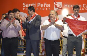 servin-el-intendente-carlos-echeverria-gonzalez-daher-y-aguirre-en-un-acto-para-santi-pena-en-luque--222805000000-1680382.jpg