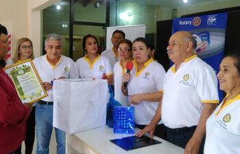 durante-un-acto-realizado-en-el-salon-auditorio-de-zp12-pilar-el-rotary-club-distinguio-a-don-gabino-ramoa-de-isla-umbu--145157000000-1532015.jpg