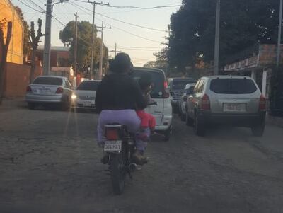 Menores en motocicletas.