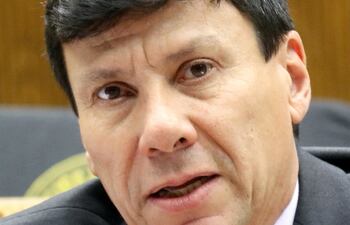 Walter Harms (ANR, cartista), autor del proyecto de pensión graciable para el exfutbolista “Romerito”.