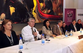 varios-sectores-se-unieron-ayer-para-lanzar-un-acuerdo-por-paraguay-215902000000-548561.jpg
