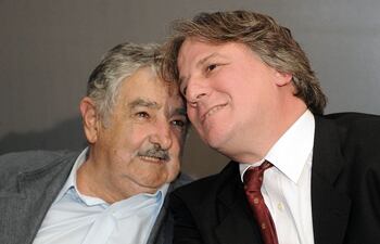 el-presidente-de-uruguay-jose-mujica-i-en-compania-de-su-exministro-de-economia-y-finanzas-fernando-lorenzo-un-poco-antes-de-que-este-renunciara-194324000000-1028738.jpg