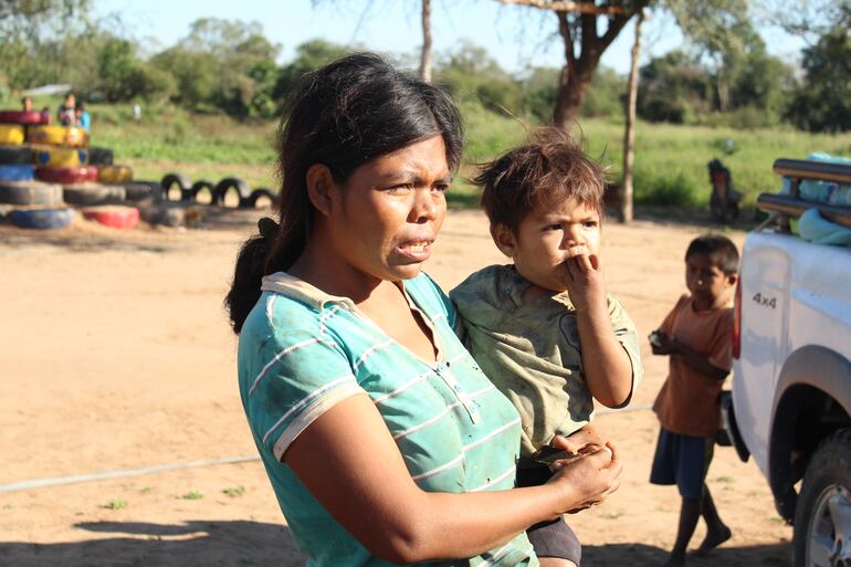 La vida sin agua no es nada fácil para los 1.500 habitantes de la etnia Angaité.