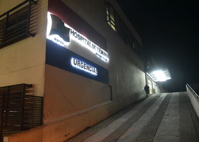 Fachada del Hospital del Trauma en la madrugada de este miércoles, día de Navidad.