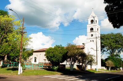 La iglesia parroquial “Niño Salvador del Mundo” desde donde hubo repique de campanas en conmemora-
ción a la fecha fundacional de la ciudad.
