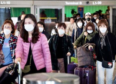 Aerolíneas comenzaron a cancelar vuelos y pasajeros aplazaron sus viajes con destino a China por temer a la epidemia.