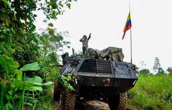 soldados-colombianos-foto-fueron-enviados-al-lugar-donde-previamente-habian-incursionado-tropas-venezolanas-las-cuales-se-retiraron-afp-200812000000-1567738.jpg