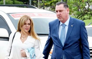 El matrimonio Javier Zacarías Irún-Sandra McLeod está sumergido en varios procesos donde se los acusa de graves hechos de corrupción pública. Ahora quieren blanquear a Sandra.