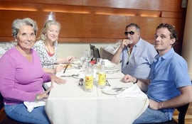 monique-joyez-gila-reiss-boscoscuro-nestor-boscoscuro-y-alejandro-sanz-boscoscuro--211711000000-1109712.jpg
