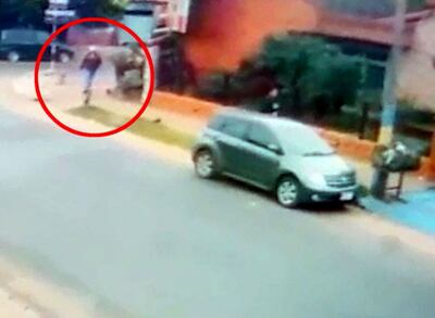 Momento en que el sicario escapa tras asesinar a su víctima.