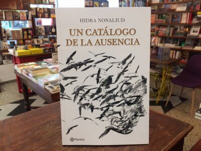 Portada de la novela "Un catálogo de la ausencia", que fue escrita en Whatsapp.