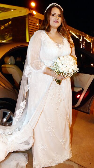 El vestido de María Paz fue diseñado por Romina Ruffinelli. El  tocado fue trabajado por Casa Novia.