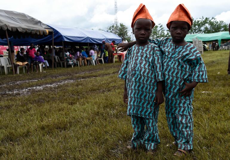 La comunidad Igbo-Ora celebra la predominancia de gemelos con un festival. 