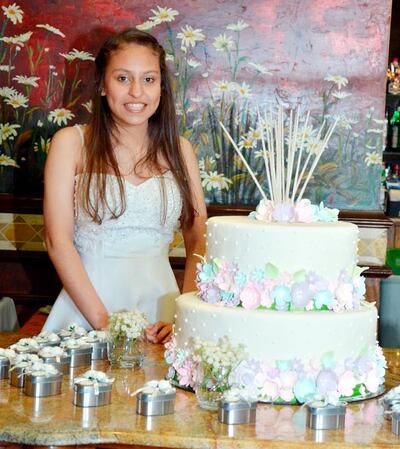 Sofía Sales celebró sus 15 años con una linda fiesta.