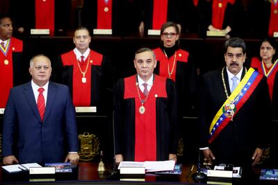El dictador venezolano Nicolás Maduro (d) junto al presidente de la “Asamblea Constituyente”,  Diosdado Cabello (i) y el presidente del  Supremo, Maikel Moreno.