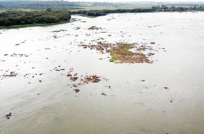 Vista de piedras en el sector donde estaban los Saltos del Guairá.