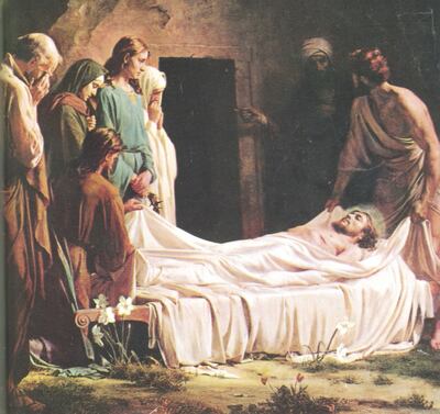 El Sábado Santo la Iglesia acompaña en silencio a Jesús y a medida que avanzan las horas se apresta para la Vigilia Pascual.