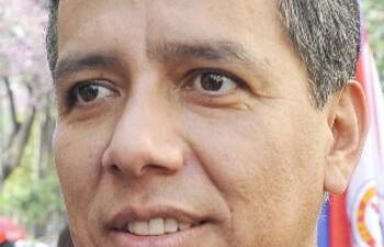 carlos-amarilla-senador-del-plra-y-lider-de-bancada--224133000000-579880.jpg