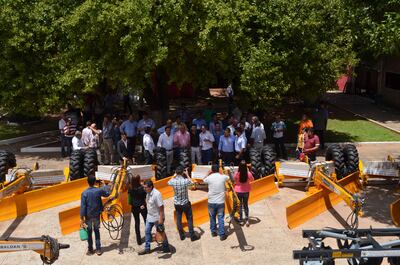 Acto de entrega de equipos viales y oficialización de proyecto de desagüe fluvial.