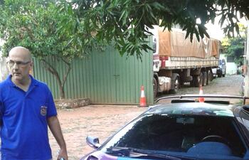 el-crio-princ-carlos-lopez-russo-de-la-direccion-de-desarmaderos-de-automotores-junto-con-el-vehiculo--231211000000-1445783.jpg