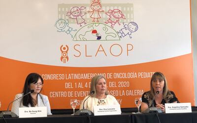 Las doctoras Bo Sung Kim, Eva Lezcano y Angélica Samudio, durante la conferencia de lanzamiento del congreso.