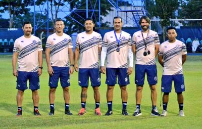 Pablo Escobar (segundo desde la izquierda) terminó su vínculo con el unicolor.