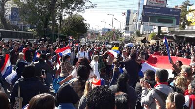 Los ciudadanos están indignados por la manipulación política actual.