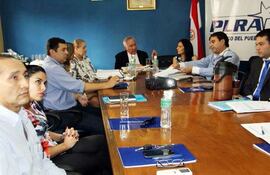 autoridades-del-plra-y-miembros-del-comite-politico-reunidos-ayer-para-tratar-la-deuda--212829000000-1066370.jpg