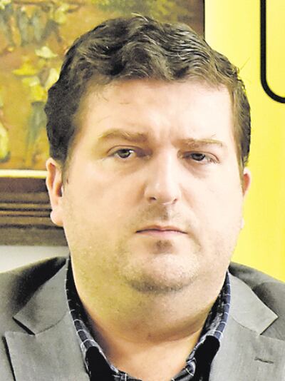 Patrick Kemper, senador del Partido Hagamos, impulsor de una ley para regular el transporte alternativo a los taxis.