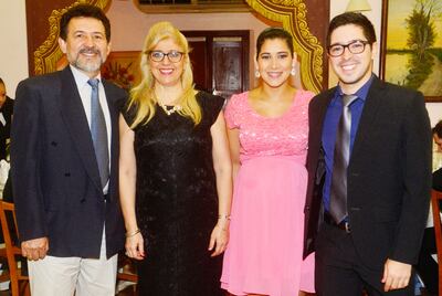El doctor Armando Garcete, Beatriz Centurión de Garcete, Sonia Giménez y Braulio Garcete.