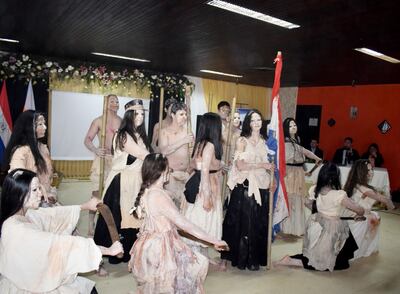 Representación de las batallas de la Campaña de la Cordillera por el elenco de Piribebuy Jeroky.