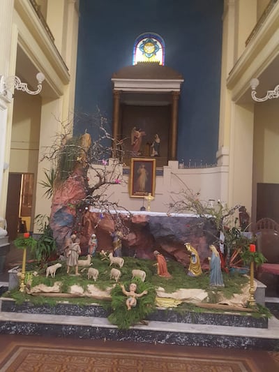 El pesebre terminó de ser montado poco antes de la navidad y ahora, dos días después ya sería retirado para dar paso a una boda.