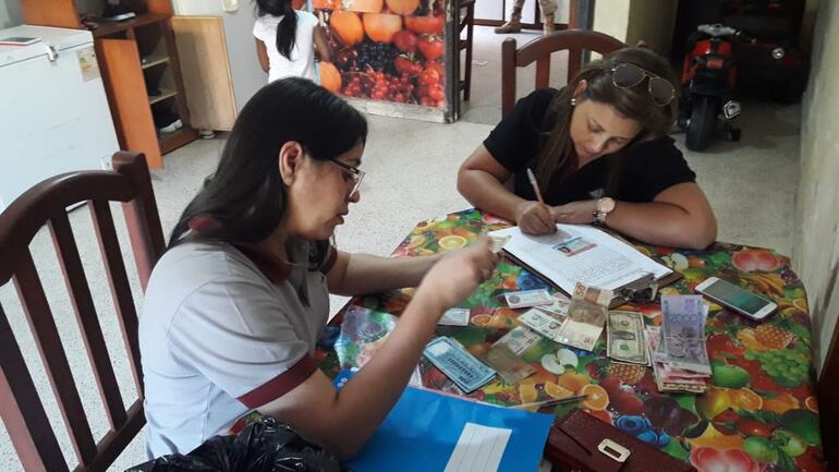 Allanan locales del Mercado 4 relacionados a red de falsificadores de documentos.