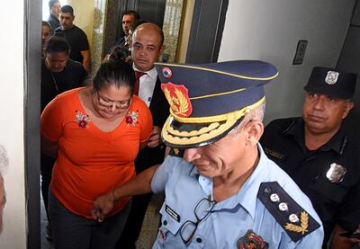 María Isabel Gayoso y Esperanza Caballero Coronel llegan al Palacio de Justicia esposadas. Tienen arresto domiciliario.