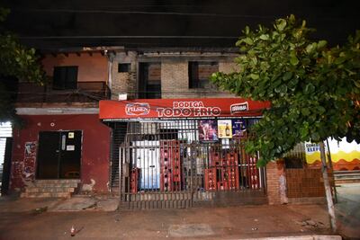 Fachada de la bodega asaltada este martes.