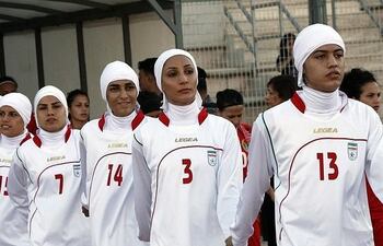 componentes-de-la-seleccion-de-futbol-femenino-de-iran-la-ifab-autorizo-el-uso-de-velo-o-turbante-en-el-futbol-140745000000-1053871.jpg