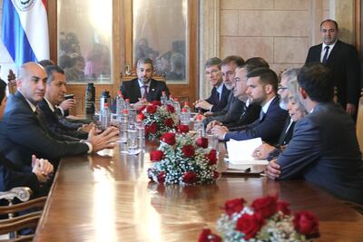 Reunión del presidiente Mario Abdo Benítez y su gabinete con el economista Jeffrey Sachs.
