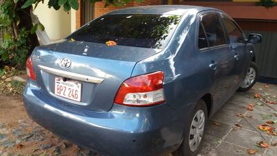auto en vereda