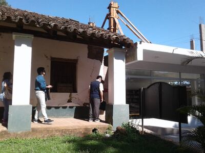 La obra estaría dañando la Casa de los Indios de San Ignacio.