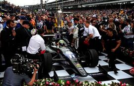 el-brasileno-tony-kanaan-fue-el-vencedor-de-las-500-millas-de-indianapolis--211308000000-556883.jpg
